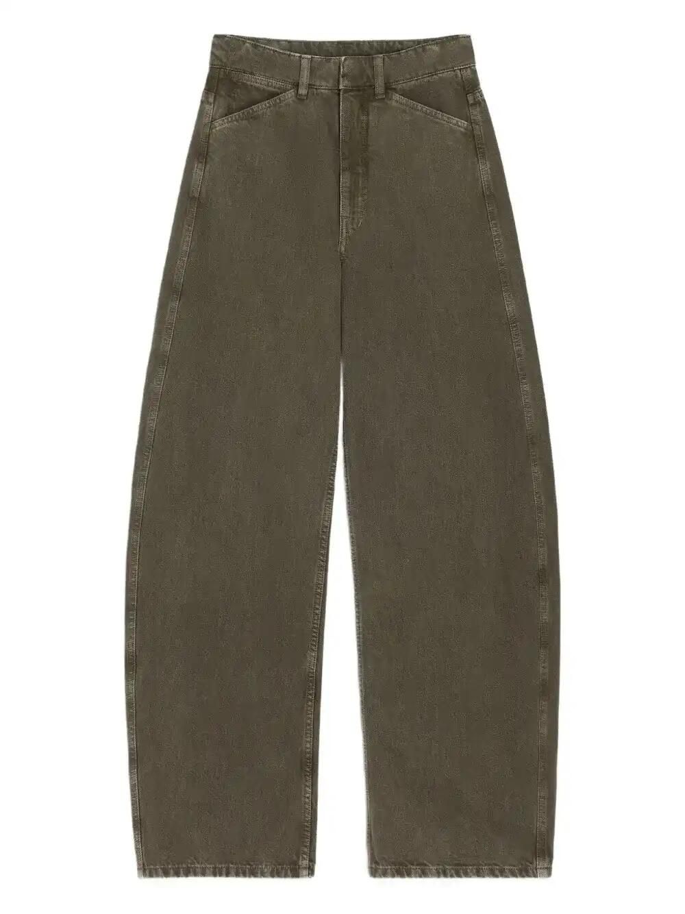 Curved Jeans